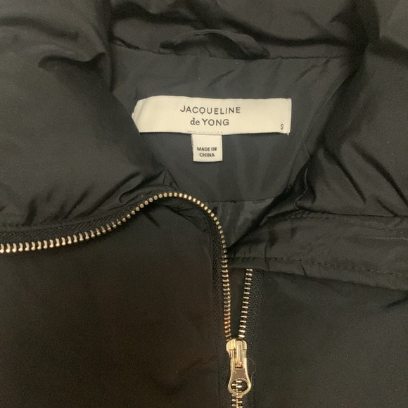 Puffy coat size small - Picture 2 of 3